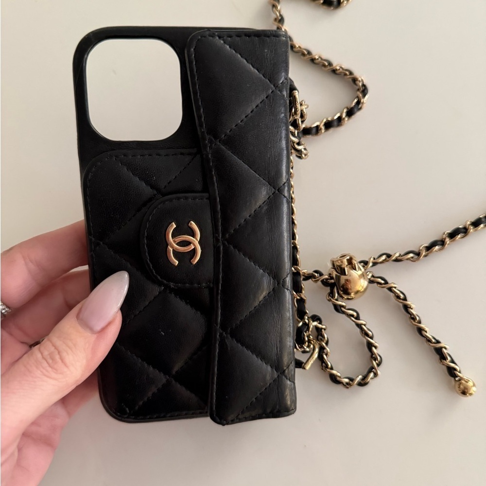 CHANEL 100% Authentic iPhone 12 Pro & 13 Pro Case w Chain & Credit Cards Pocket - Picture 12 of 14